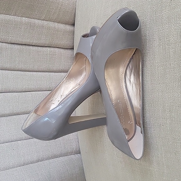 Used BCBG Generation JAXX Peep Toe Platform Pump Heel Patent Shoe - Picture 4 of 7